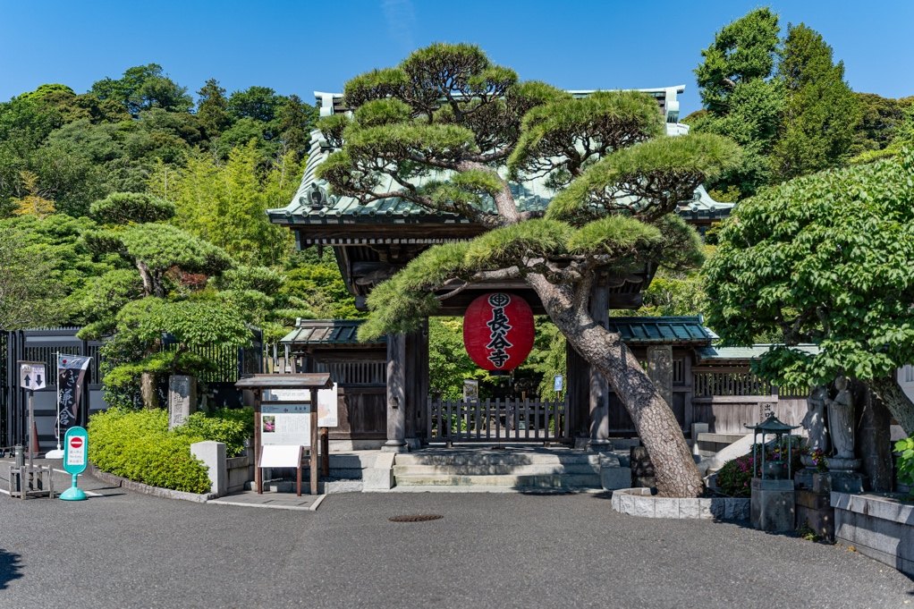 Hasedera Temple entrance with no evacuation signage