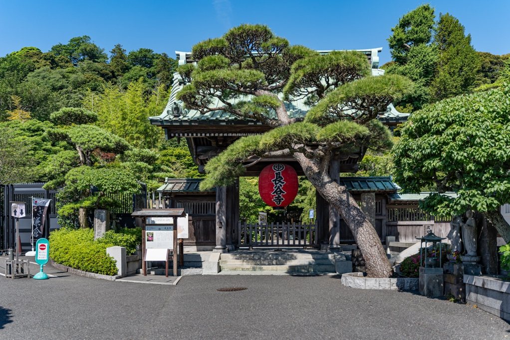 Hasedera Temple entrance with no terminal evacuation signage